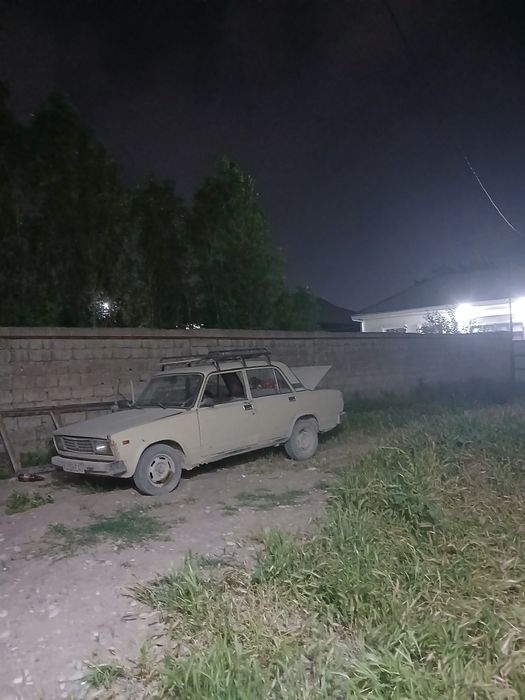 Jiguli 2105 sotiladi