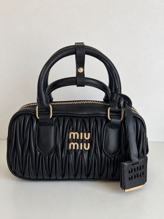 Geanta Miu Miu neagra