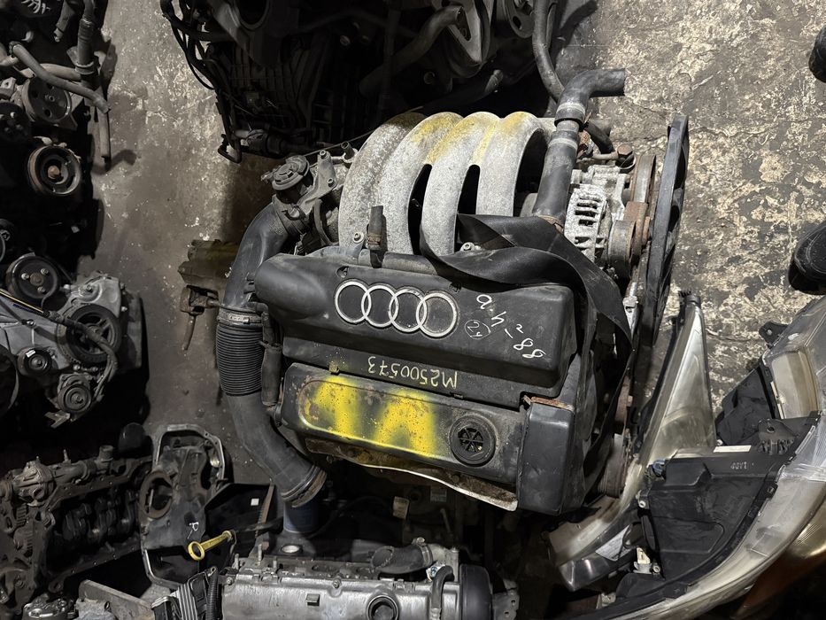 Двигатель ауди  1.6 ahl