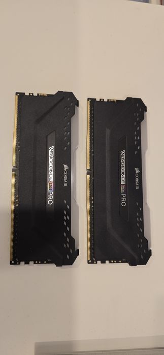 Kit Ram DDR4 16GB 2x8GB 3200 Corsair Vengeance Pro RGB