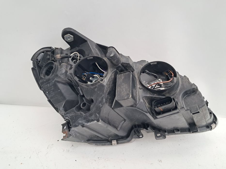 Фар Mercedes W204 C Cklass