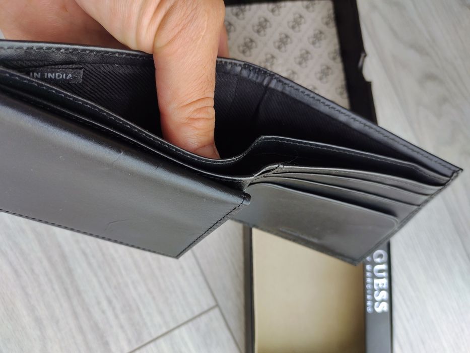 Продам оригинальный портмоне Guess