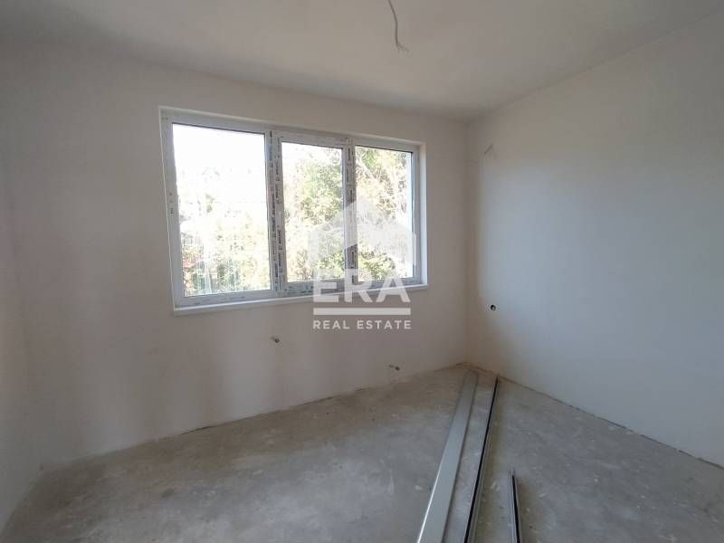 Двуетажна, завършена до ключ къща за продажба, в нов затворен тип комп