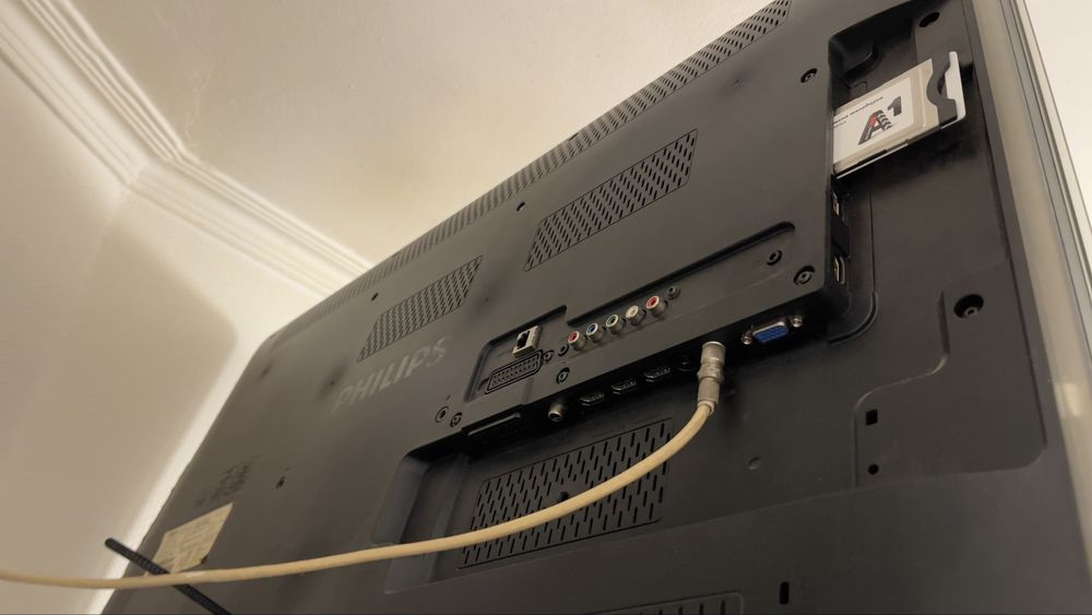 Телевизор Philips 37PFL7605H/12 37 инча