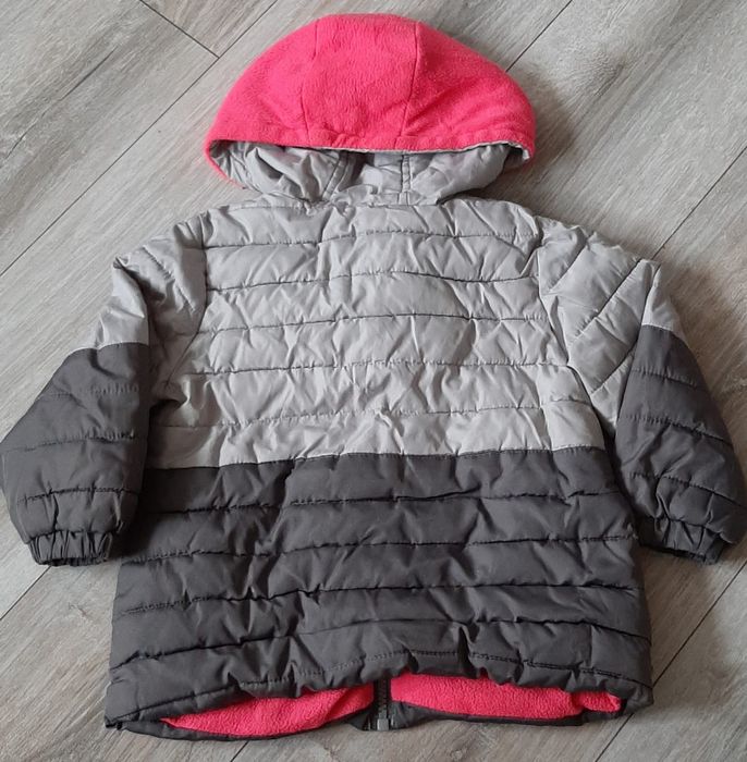 Куртка детская с подарком .