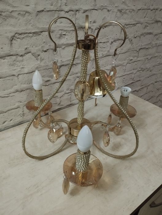 Продам светильники люстры