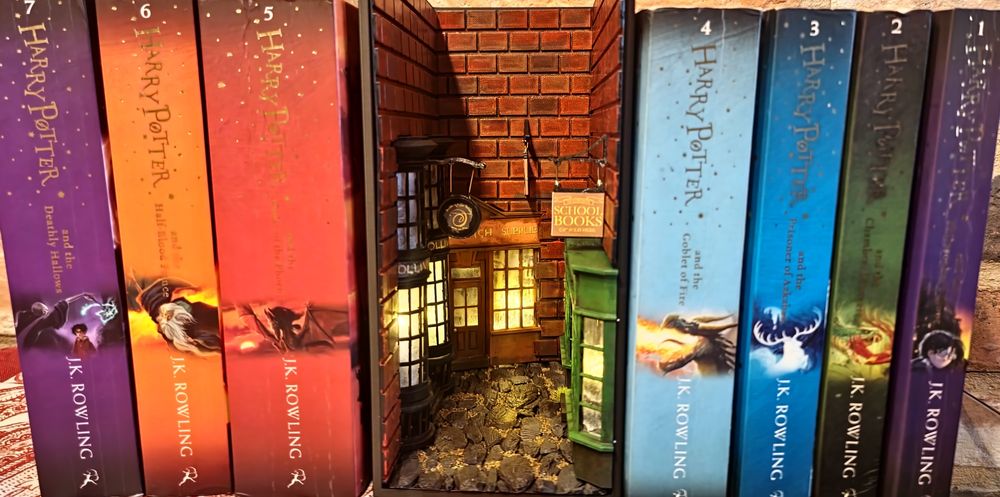 Book Nook на Хари Потър декорация за книги