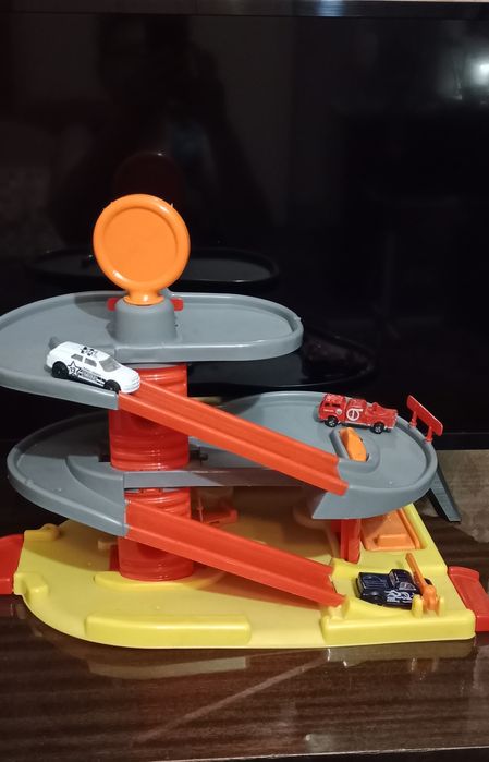 Гараж для машинок