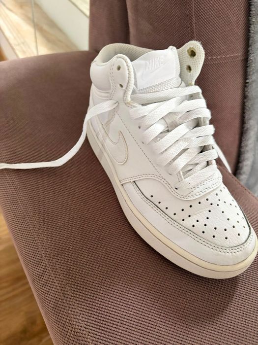 Adidasi Nike albi