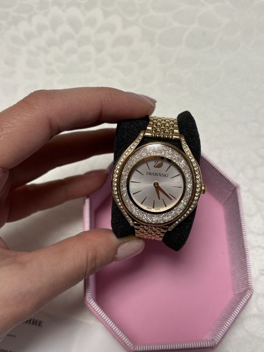 Златист часовник Swarovski