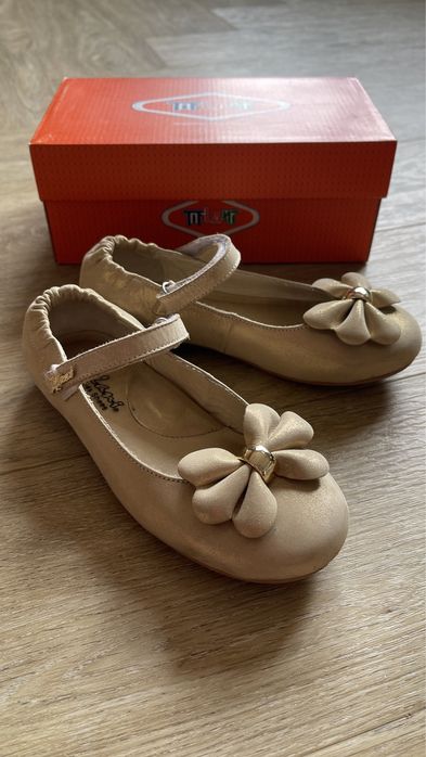 Продам туфли для девочки