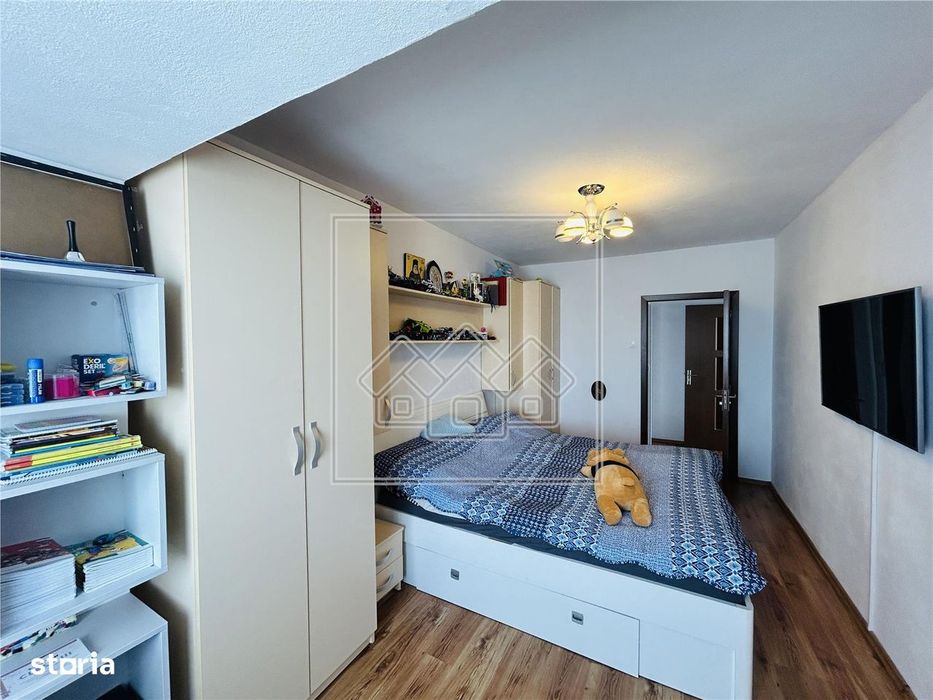 Ap cu 3 camere, 2 bai, etaj 47 - Zona Turnisor