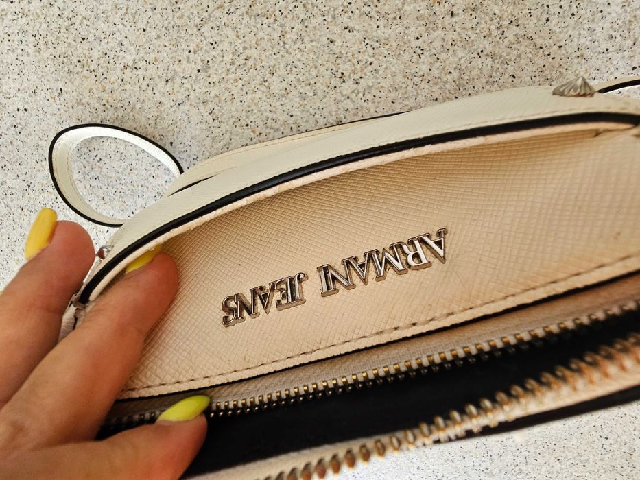 Бяла дамска чанта Armani Jeans. Оригинална.