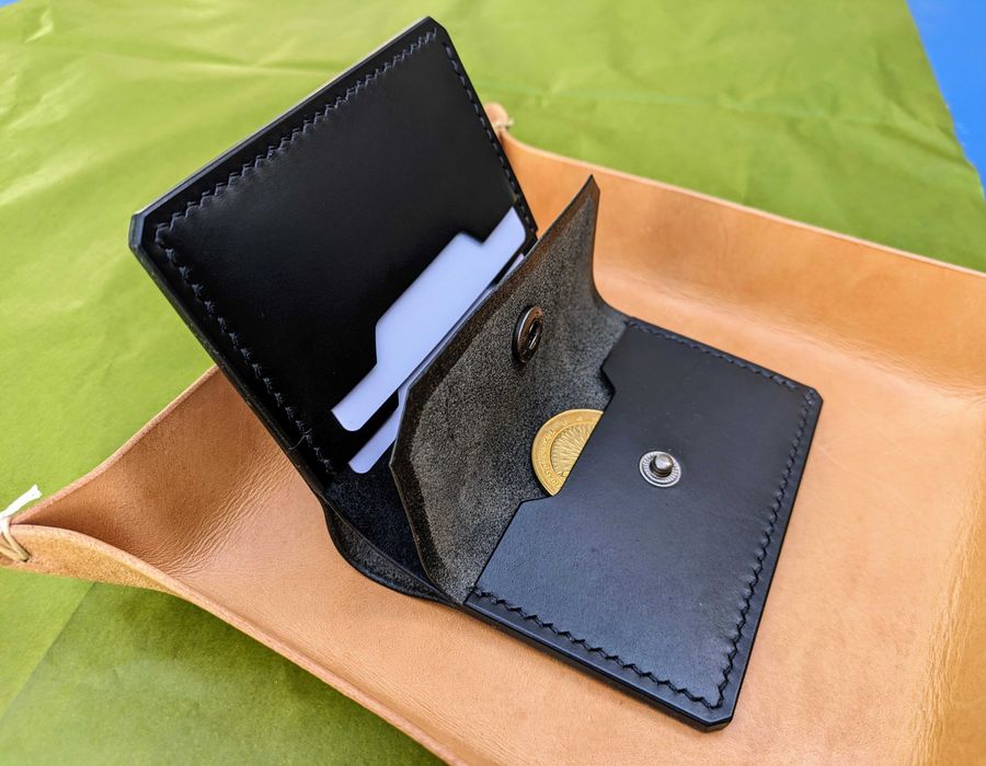 Портфейл от натурална растително дъбена черна телешка кожа