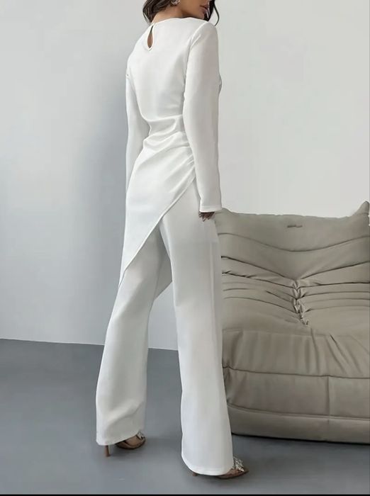 Продам костюм стильный на выход