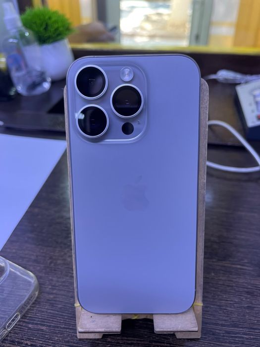 Продаю Iphone 15 pro 256