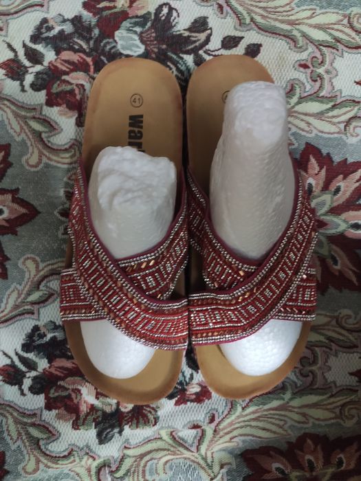 Продаю женскую обувь 39 размер