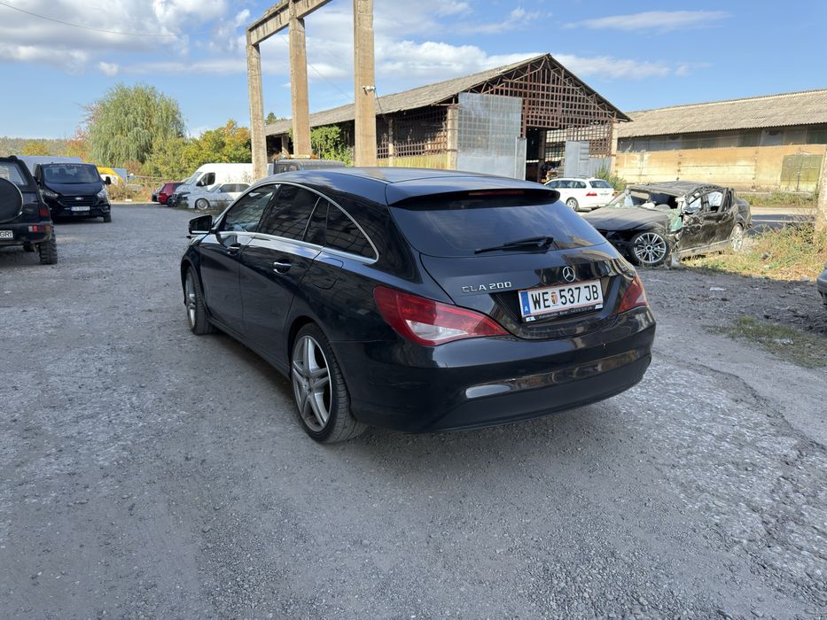 Mercedes CLA 200 usor accidentat