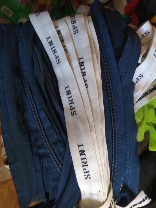 Продам застёжки для одежды.