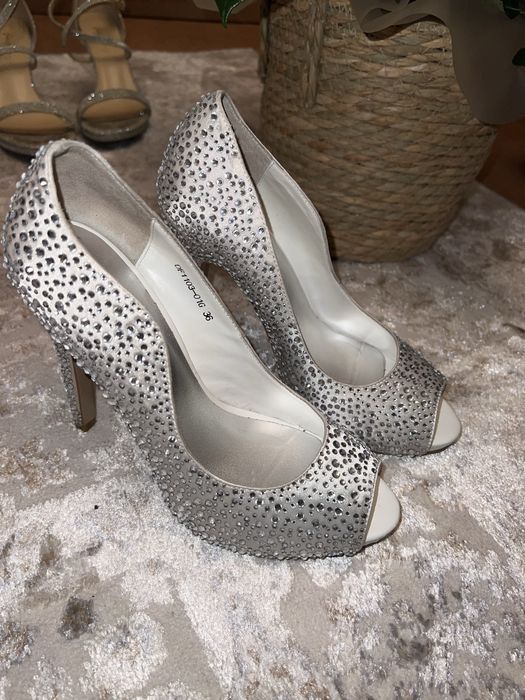 Белые туфли со стразами 36 р