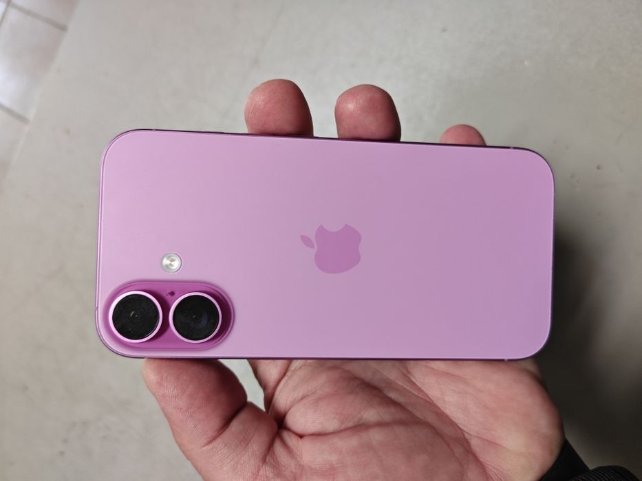 iPhone 16 256GB.