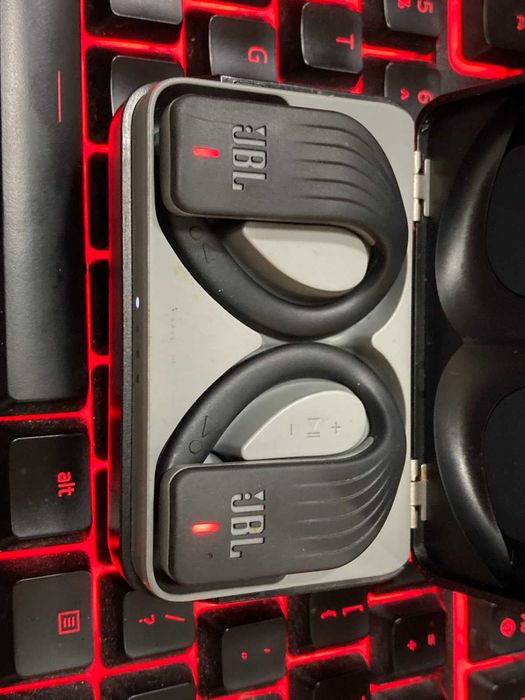 Спортни слушалки JBL Endurance Peak