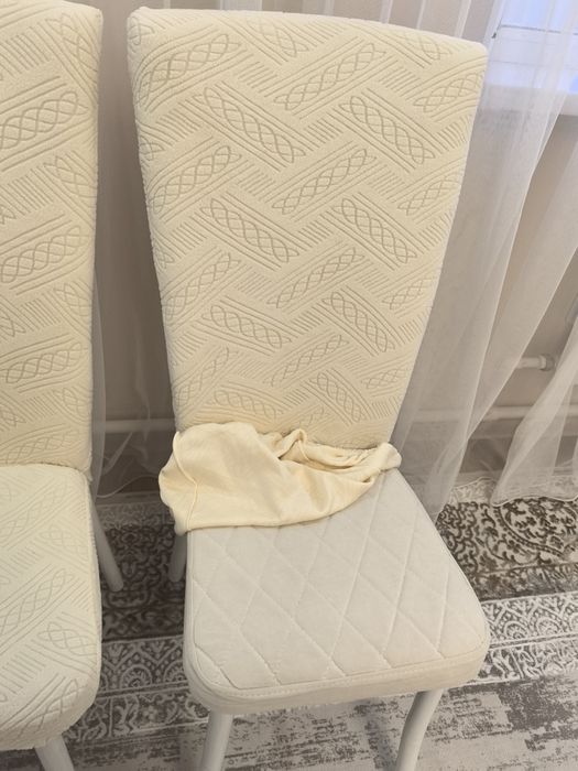 Стулья Хюрем с чехлами.