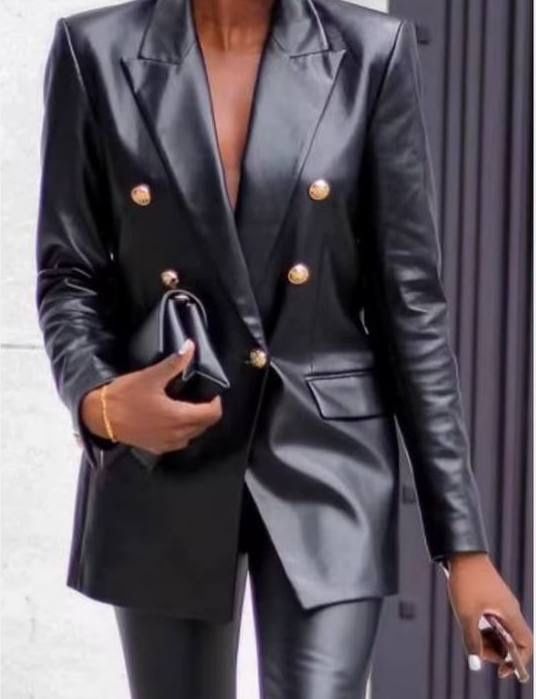 Кожанка женская.