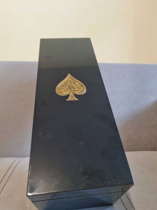 Cutie ornament, decorativa, din lemn lacuit.