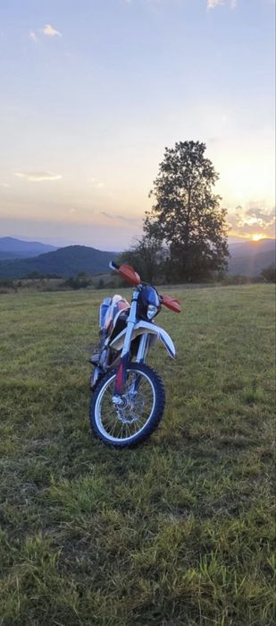 Продавам Beta Rr 250кубика Ендуро с регистрация