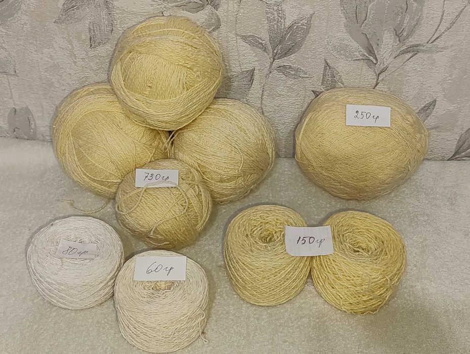 Шерстяная пряжа, разная. Красная, коричневая, бежевая.