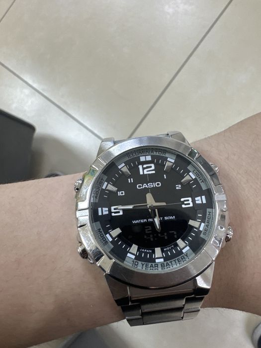 Продам оригинальные часы Casio