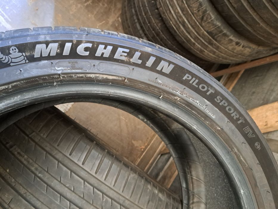 2 anvelope 275/40 R21 Michelin