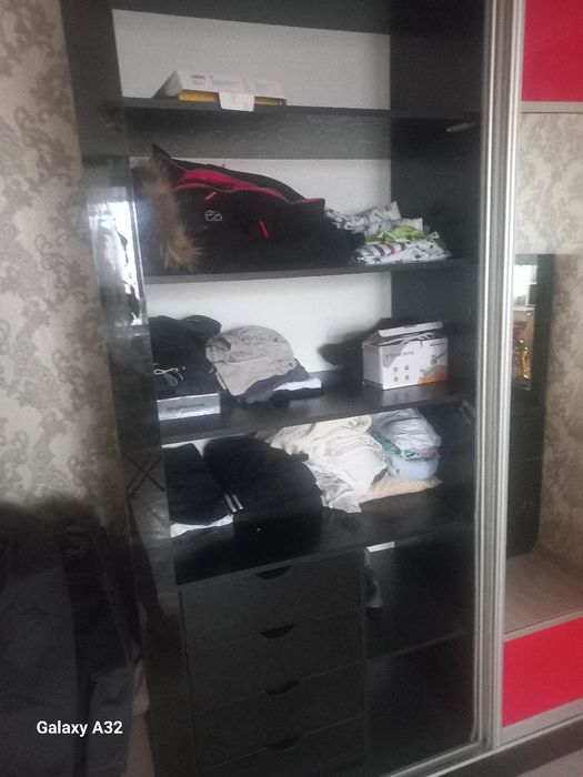 Продам шкаф,столик пуфик