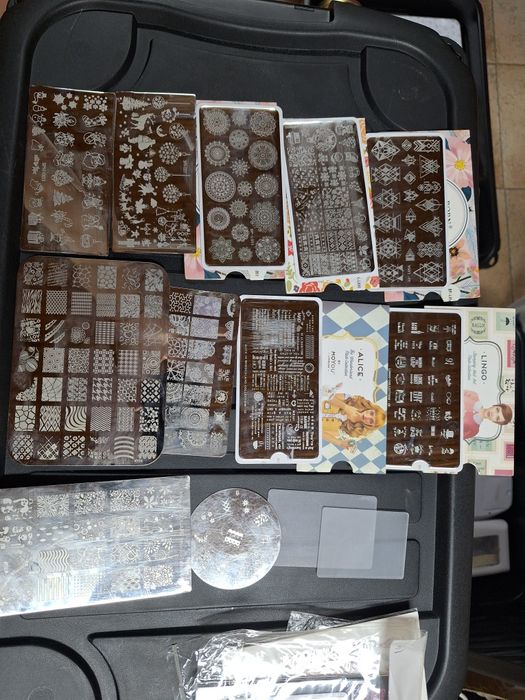 Оборудване и материали за декорация за маникюр