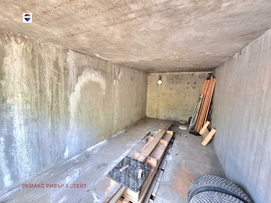 Продава се Гараж / Паркомясто в Русе, Здравец Изток - 18 кв.м за 1050 €/кв.м - Снимка #2