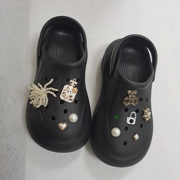 Продам кроксы, сланцы женские