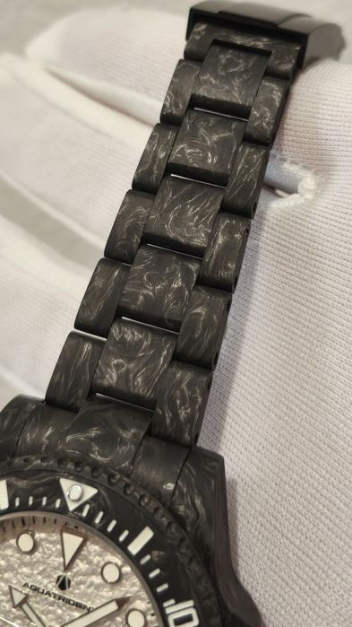 Ceas automatic carbon, mecanism elvețian