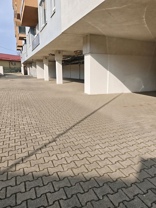 Închiriez loc de parcare acoperit – Via Romana, Arad