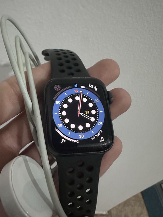 Продам apple watch se nike 40 mm