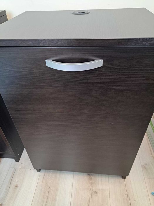 Продават се легла, мебели, матраци