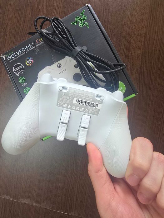 Razer Wolverine v2 chroma