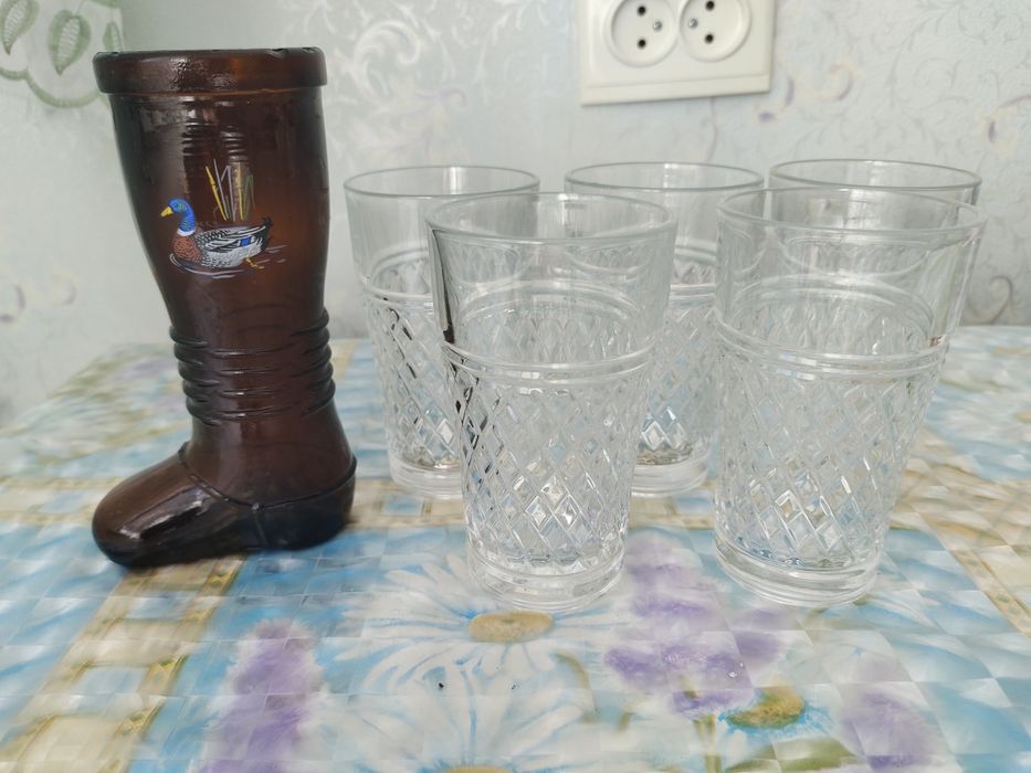 Рюмки, стаканы, стопки, тарелки