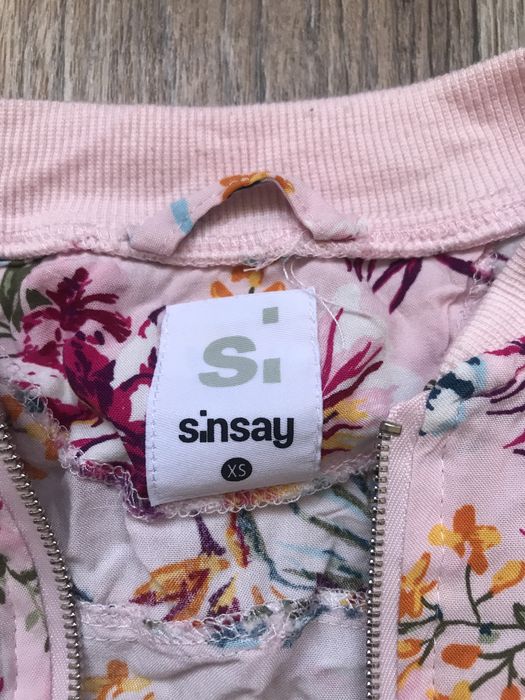 Джинсы и ветровка для девочки