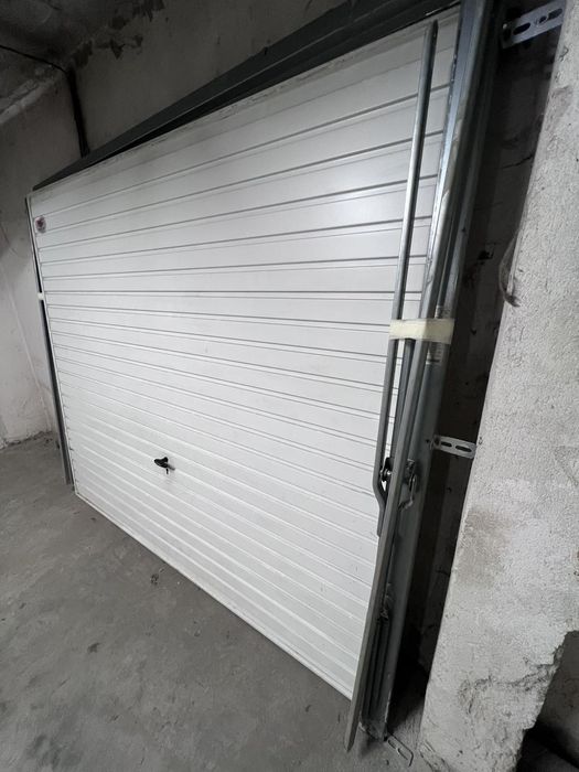 Гаражнa вратa махова