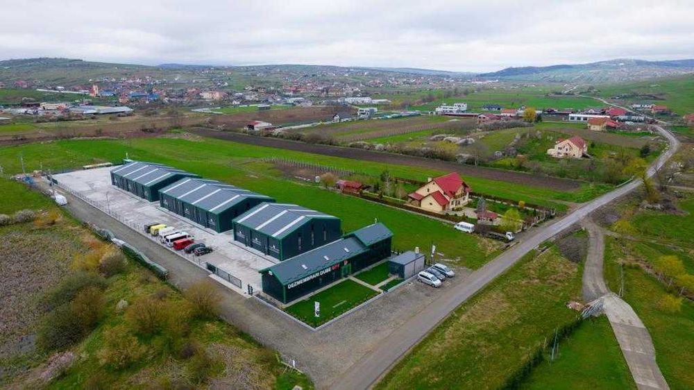 Vand hale si cladire birouri 950 mp utili