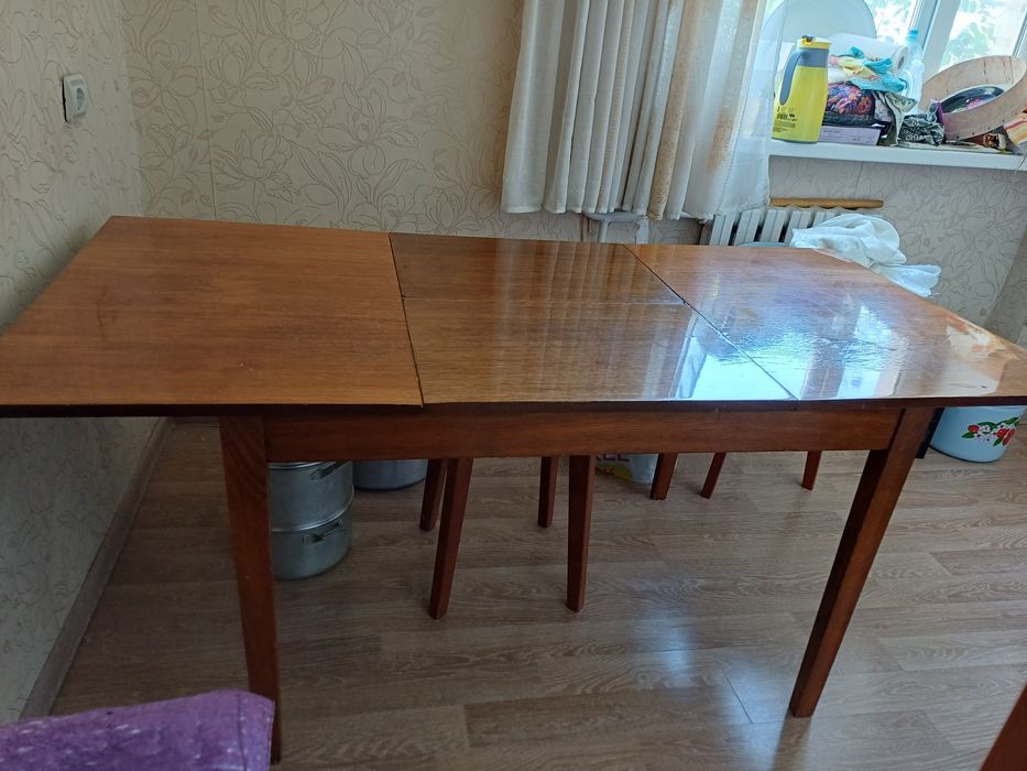 Стол полированный
