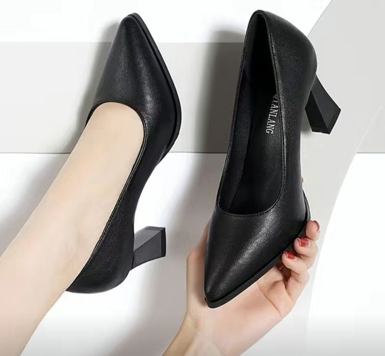 Продаю НОВЫЕ  ТУФЛИ  37р. черный цвет, классика