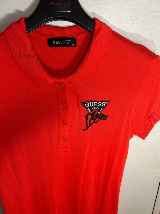 Рокля Guess в червен цвят