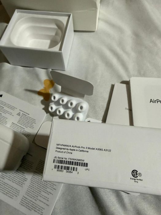 Vând AirPods 3 Pro – produs primit cadou, dar pe care nu îl folosesc, așa că prefer să îl vând.